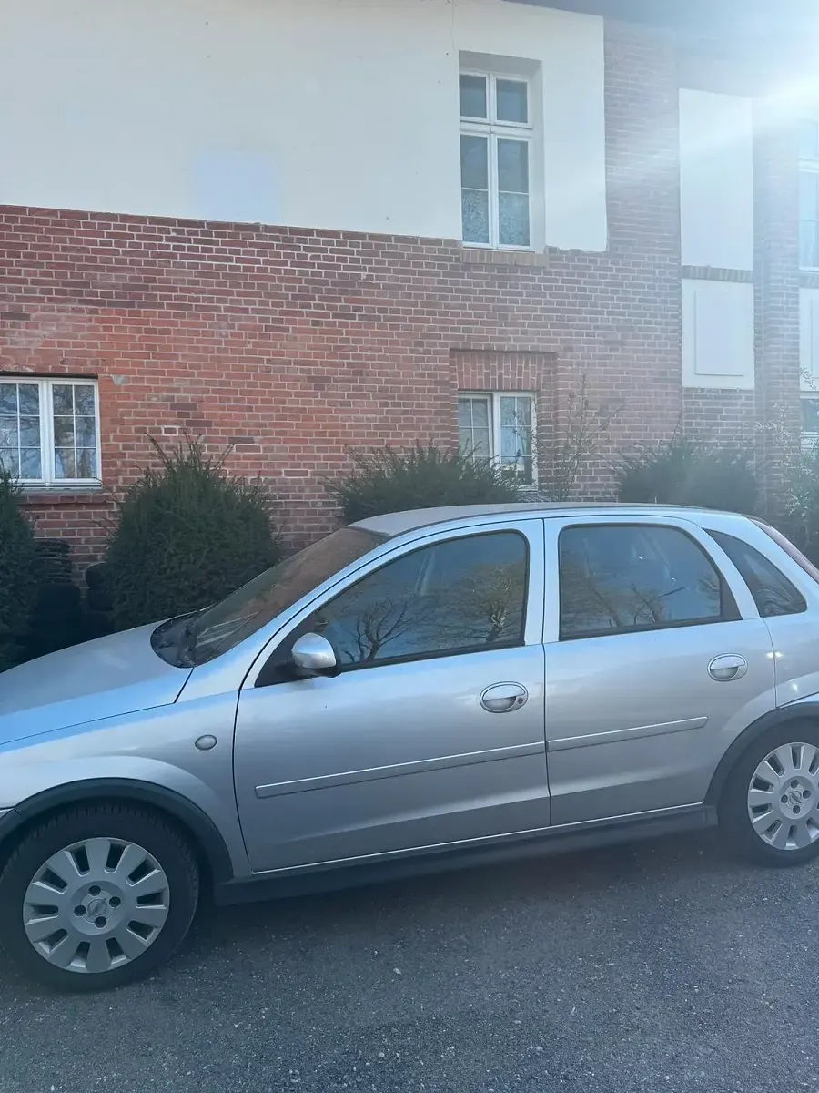 Gebraucht Opel Corsa 80 PS (58 kW) 2005 Silber Kleinwagen