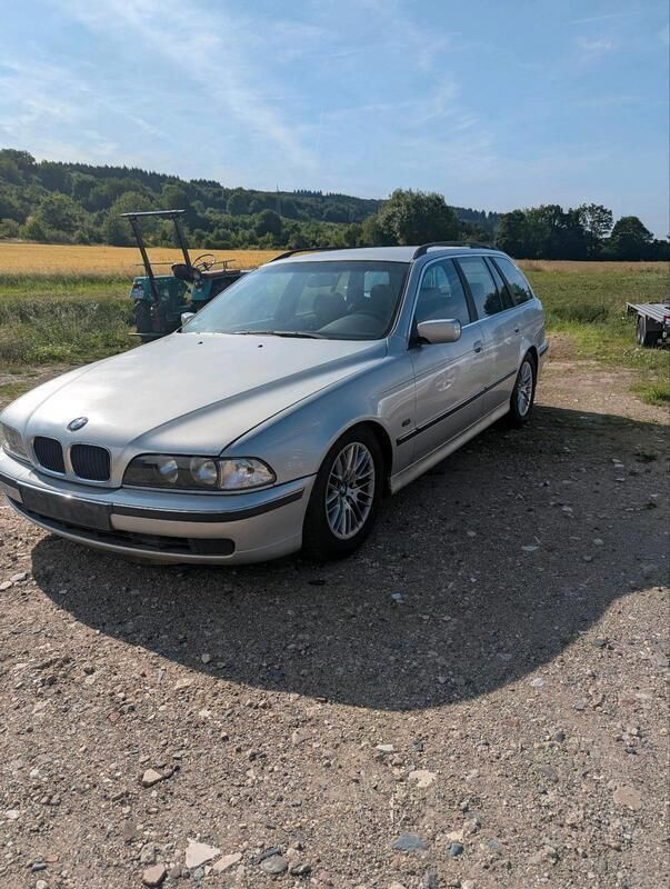 Silber Gebraucht 2000 BMW 520 Kombi | 1.000 € (Superpreis) - Bild 1/4
