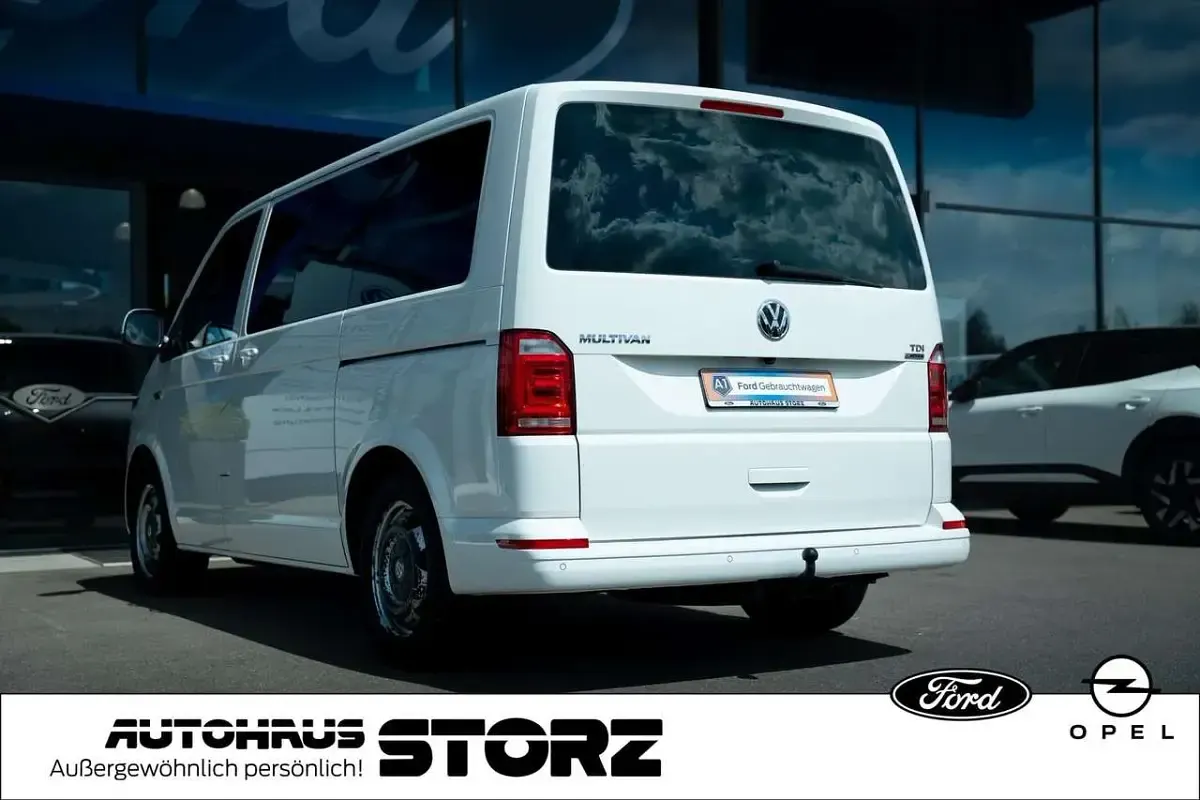 Gebraucht VW Multivan Comfortline 204 PS (150 kW) 2017 Candyweiß Van / Kleinbus