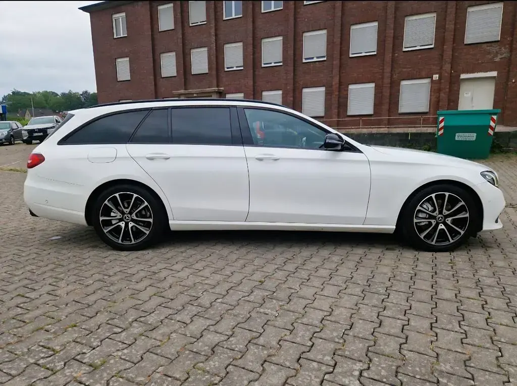 Gebraucht Mercedes E200 Avantgarde 150 PS (110 kW) 2017 Weiß Limousine