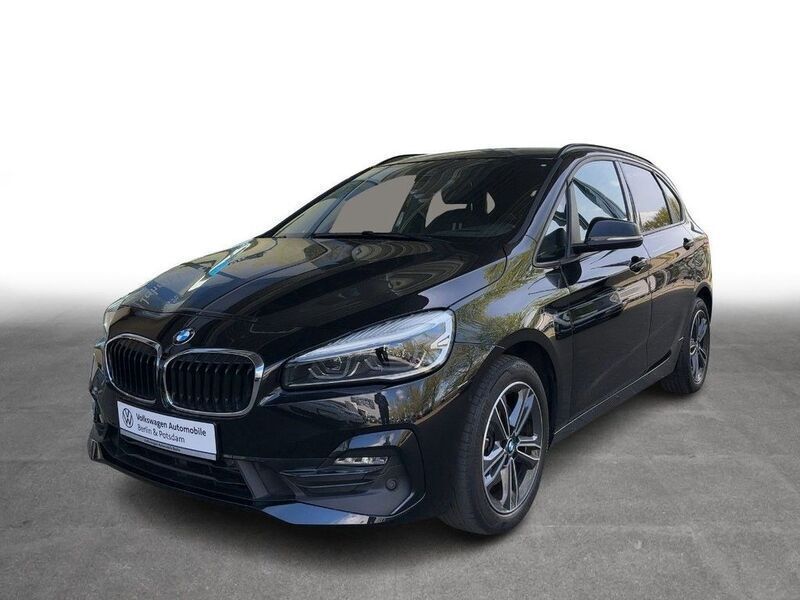 Black sapphire metallic Gebraucht 2020 BMW 220 Active Tourer Sport Line Van / Kleinbus | 23.950 € (Teuer) - Bild 1/4