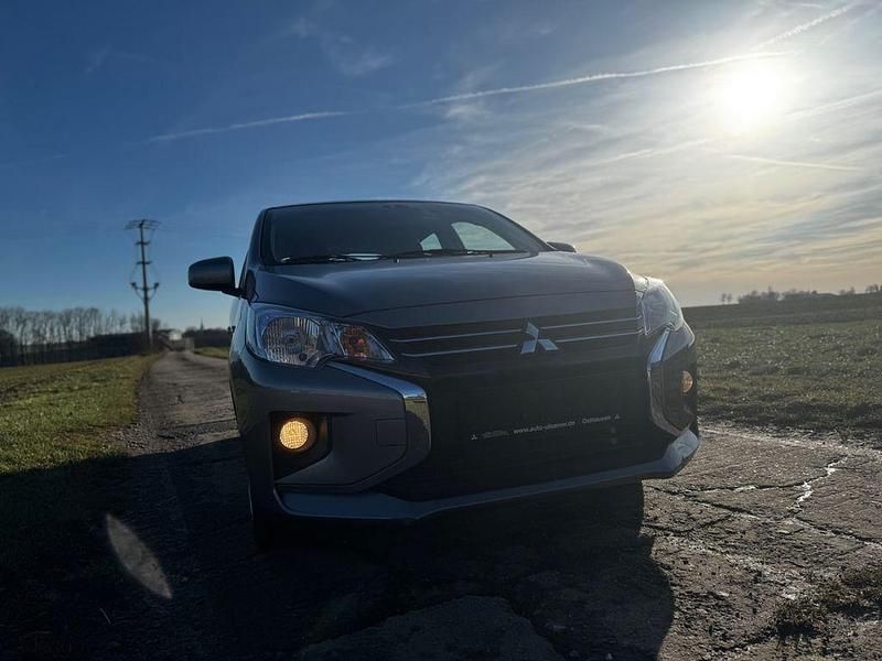 Grau Gebraucht 2021 Mitsubishi Space Star Select Limousine | 11.500 € (Fairer Preis) - Bild 1/4