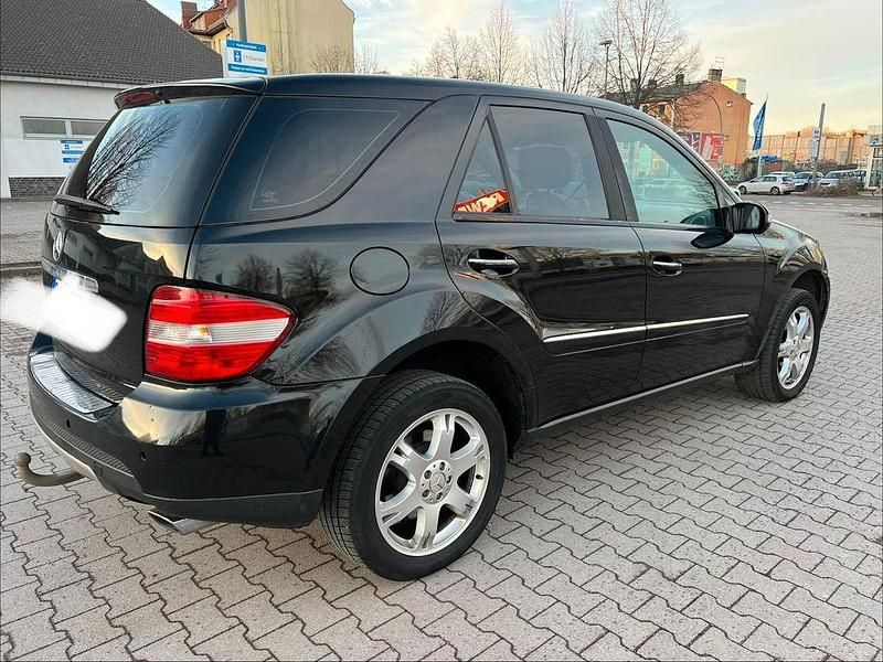 Gebraucht Mercedes ML320 224 PS (164 kW) 2007 Schwarz SUV