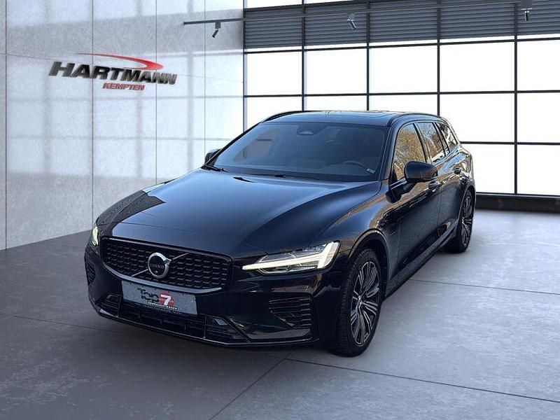 Gebraucht Volvo V60 Plus 455 PS (334 kW) 2022 Onyx black (metallic) Kombi