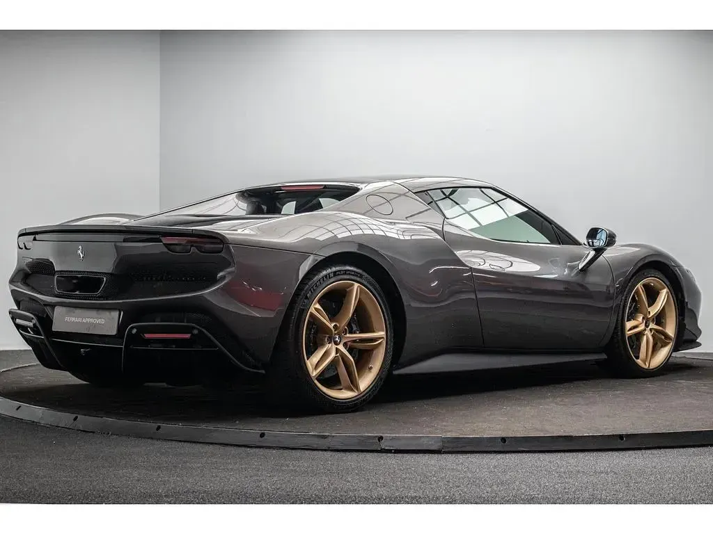 Gebraucht Ferrari 296 830 PS (610 kW) 2023 Grau