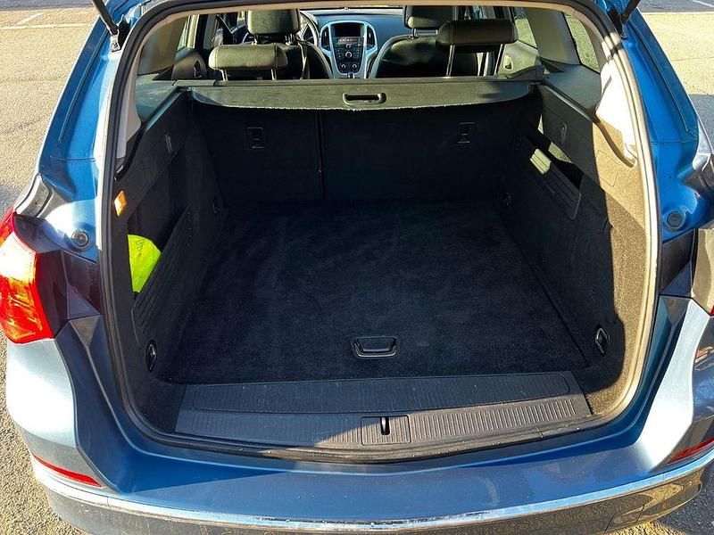 Gebraucht Opel Astra 140 PS (102 kW) 2014 Blau Kombi