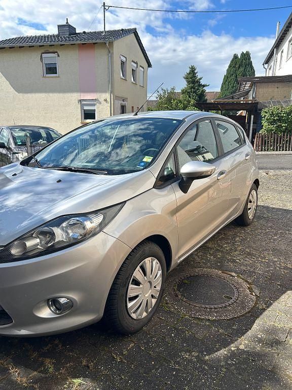 Gebraucht Ford Fiesta Titanium 82 PS (60 kW) 2012 Silber Limousine