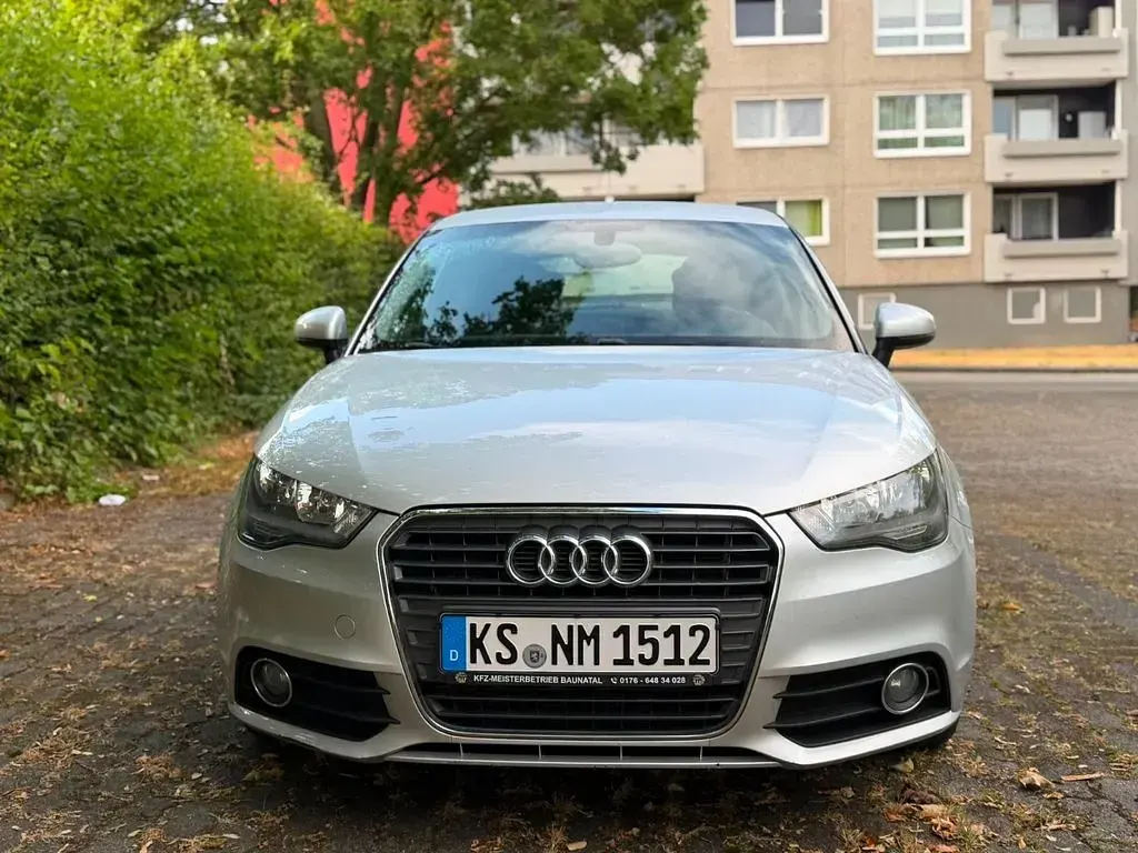 Gebraucht Audi A1 Attraction 86 PS (63 kW) 2011 Silber Kleinwagen