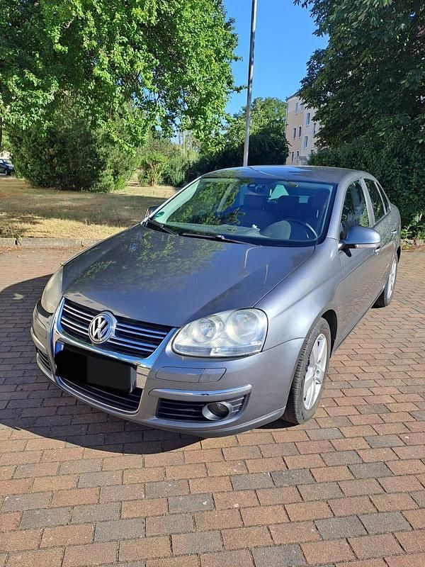 Grau Gebraucht 2008 VW Jetta Limousine | 4.500 € (Fairer Preis) - Bild 1/4