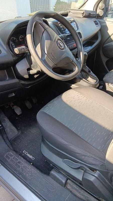 Gebraucht Opel Combo 90 PS (66 kW) 2014 Silber Van / Kleinbus