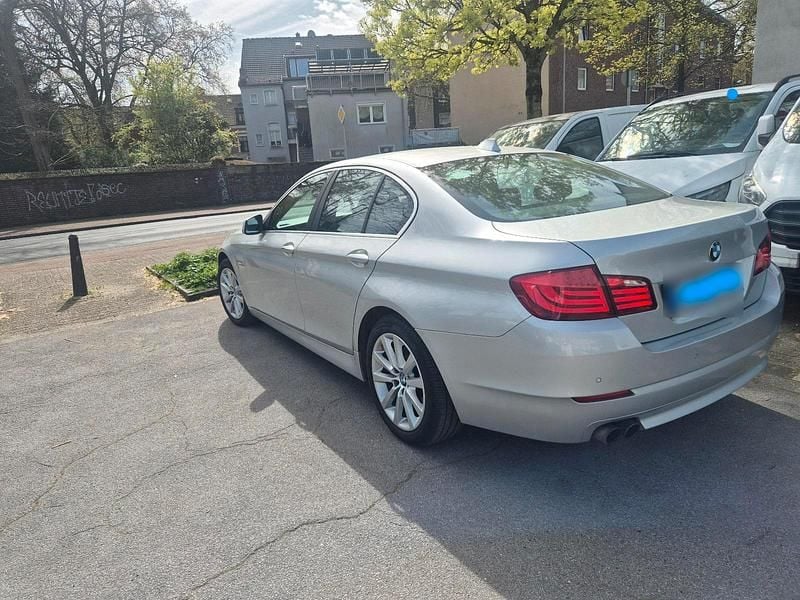 Gebraucht BMW 520 184 PS (135 kW) 2011 Silber Limousine
