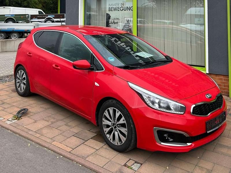 Rot Gebraucht 2016 Kia Ceed 2 Limousine | 9.999 € (Fairer Preis) - Bild 1/4