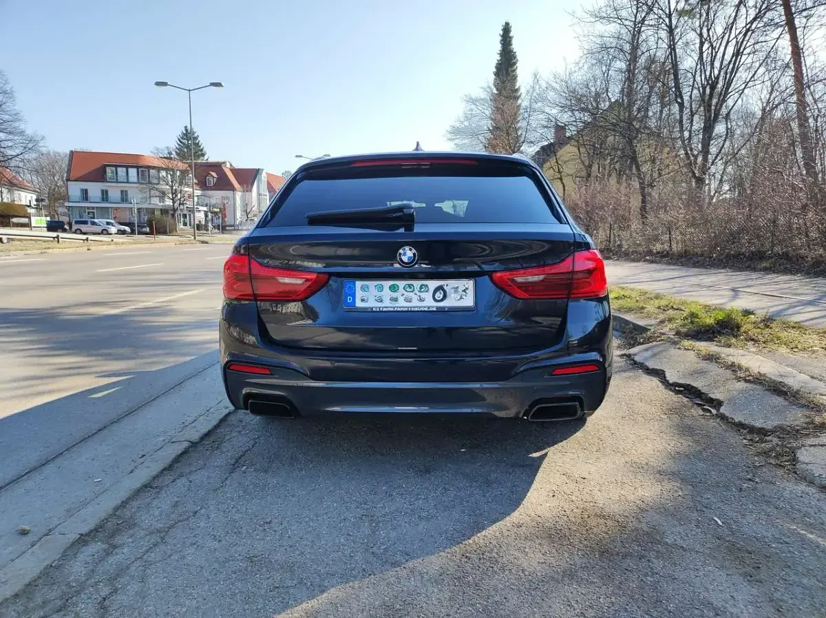 Używany BMW M550 400 KM (294 kW) 2018 Czarny Sedan/Limuzyna