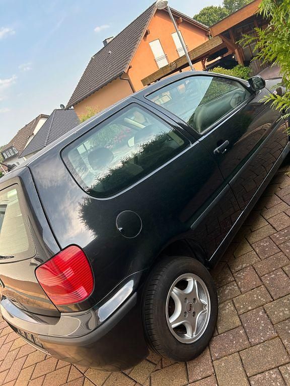 Schwarz Gebraucht 2001 VW Polo Basis Limousine | 700 € (Guter Preis) - Bild 1/4