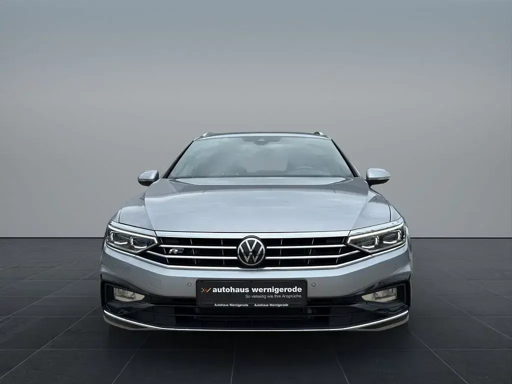 Usata VW Passat R-line 200 CV (147 kW) 2024 Argento Station wagon