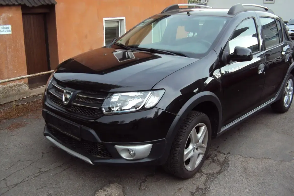 Gebraucht Dacia Sandero Prestige 90 PS (66 kW) 2014 Schwarz Limousine