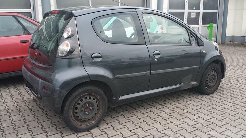 Second-hand Citroën C1 68 CP (50 kW) 2008 Roșu Hatchback