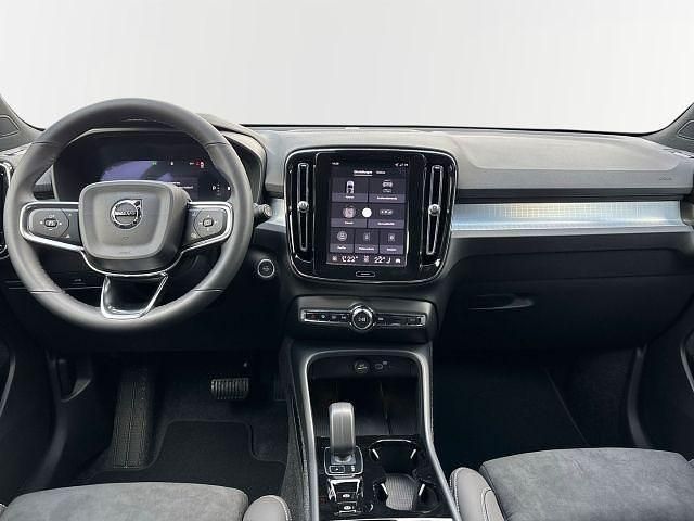 Neu Volvo XC40 Plus 163 PS (119 kW) 2026 Metallic (grau SUV