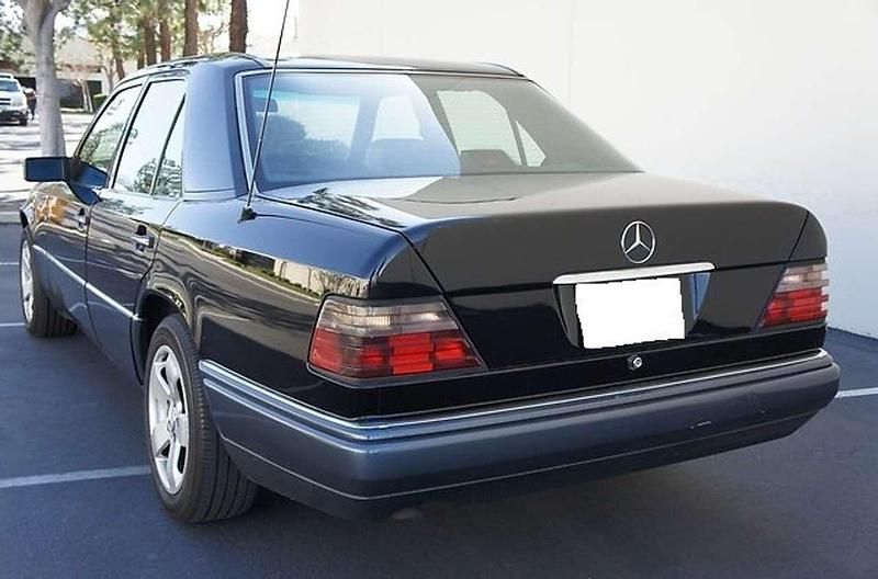 Gebraucht Mercedes E300 136 PS (100 kW) 1994 Schwarz Limousine