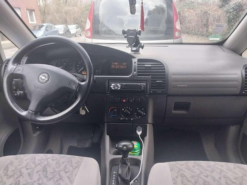 Gebraucht Opel Zafira Executive 125 PS (91 kW) 2000 Van / Kleinbus