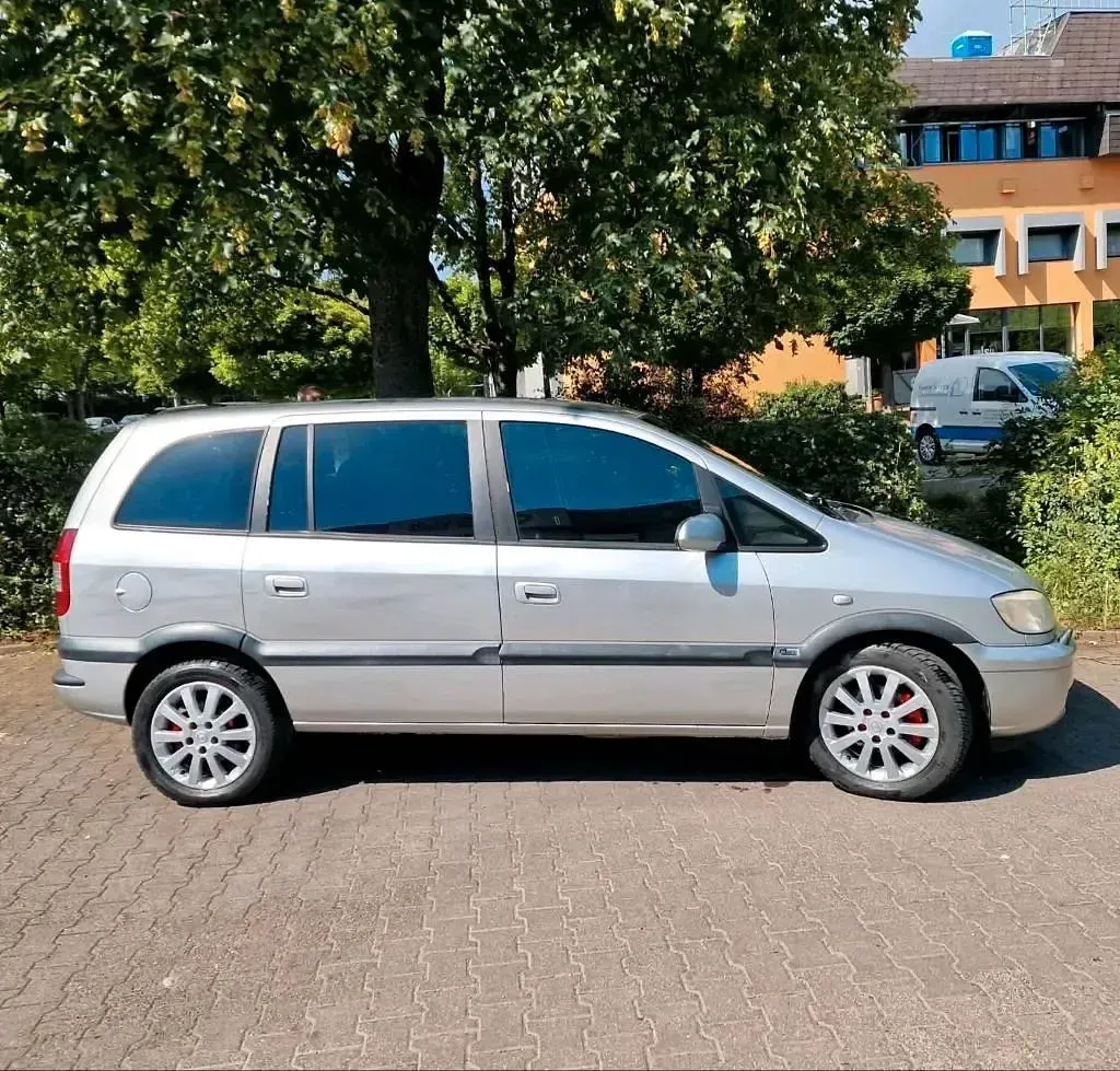 Gebraucht Opel Zafira 125 PS (91 kW) 2003 Silber Van / Kleinbus