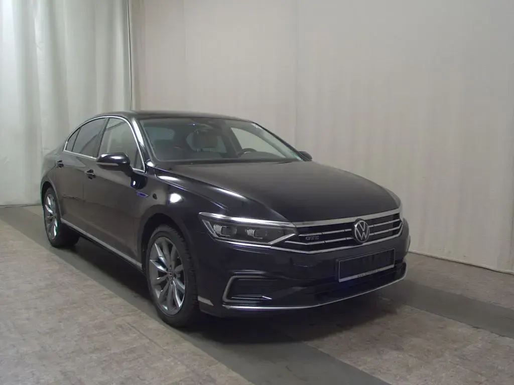 Gebraucht VW Passat R-line 218 PS (160 kW) 2021 Deep black perleffekt (metallic) Limousine