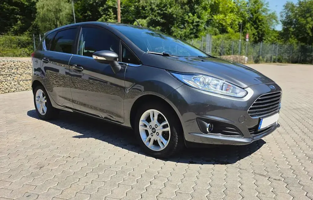 Gebraucht Ford Fiesta Titanium 101 PS (74 kW) 2017 Grau Kleinwagen