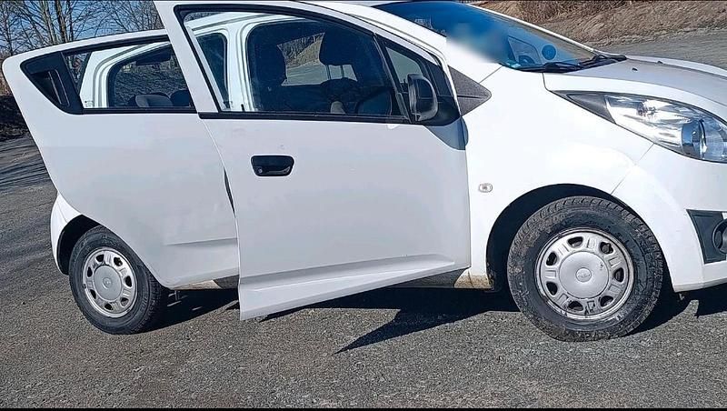 Gebraucht Chevrolet Spark 68 PS (50 kW) 2012 Weiß Kleinwagen