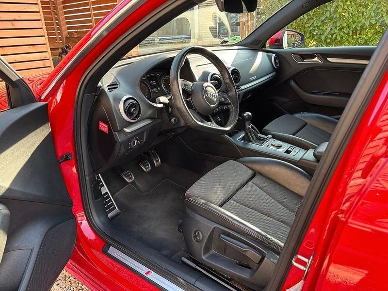 Gebraucht Audi A3 Sport 116 PS (85 kW) 2019 Rot Limousine