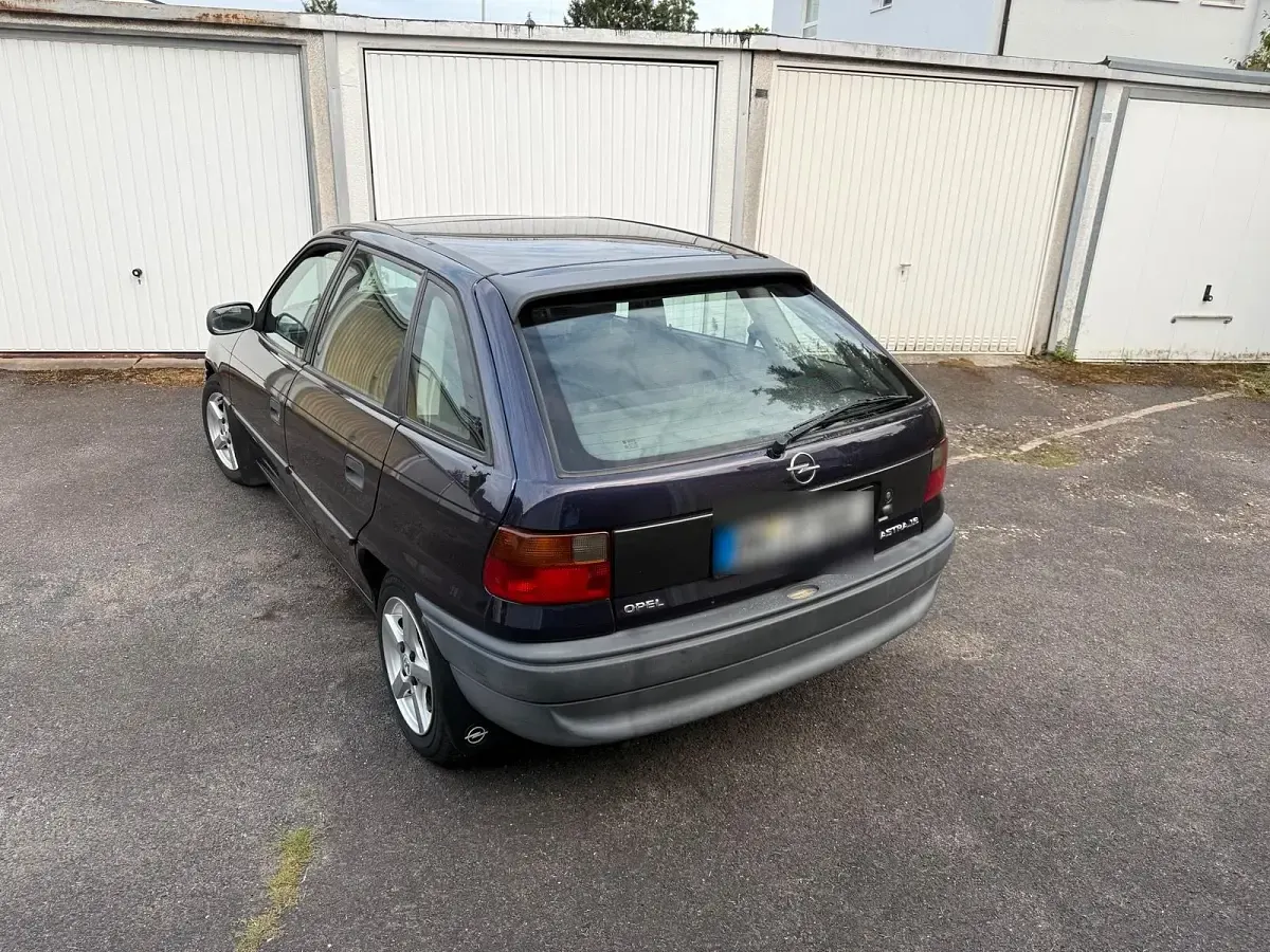 Gebraucht Opel Astra 71 PS (52 kW) 1995 Blau Limousine
