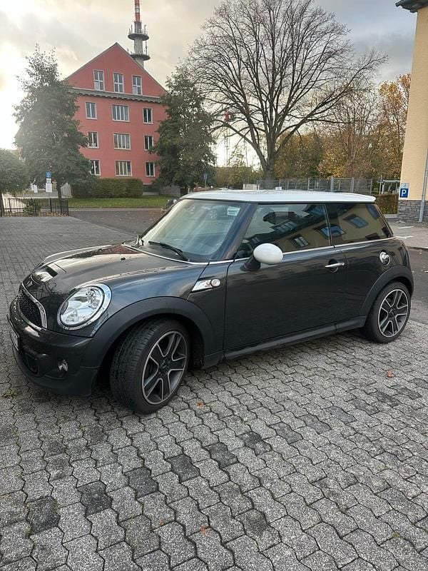 Grau Gebraucht 2013 Mini Cooper S Kleinwagen | 10.200 € - Bild 1/4