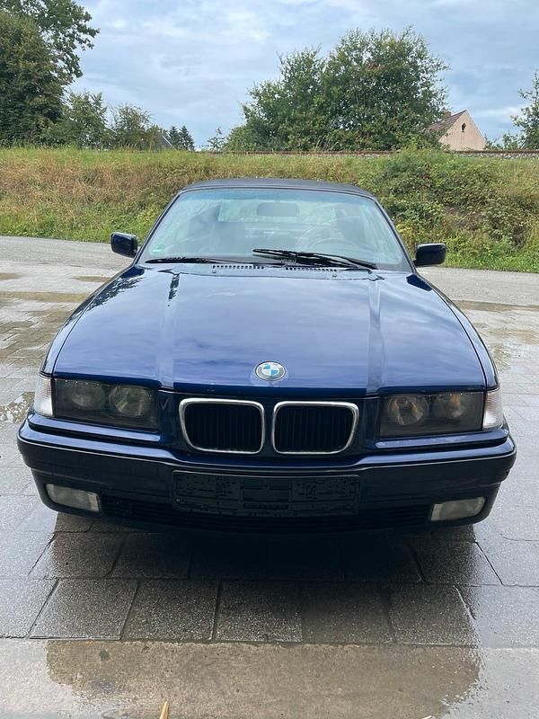 Blau Gebraucht 1996 BMW 318 Cabriolet Cabrio | 2.500 € - Bild 1/4
