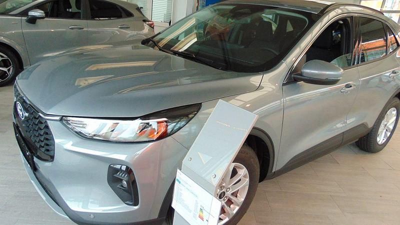 Neu Ford Kuga 151 PS (111 kW) 2025 Silber SUV
