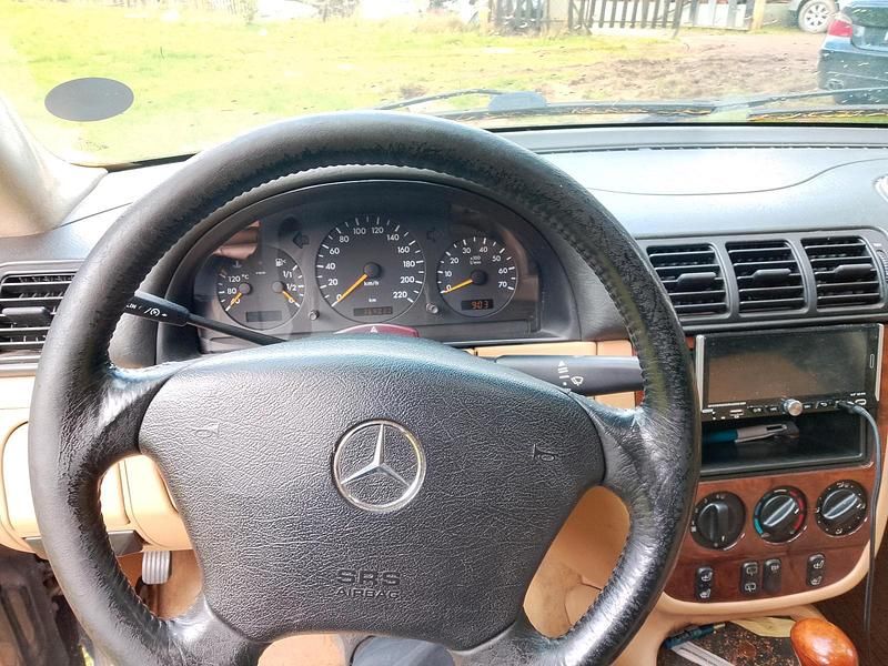 Gebraucht Mercedes ML320 290 PS (213 kW) 1999 Schwarz SUV