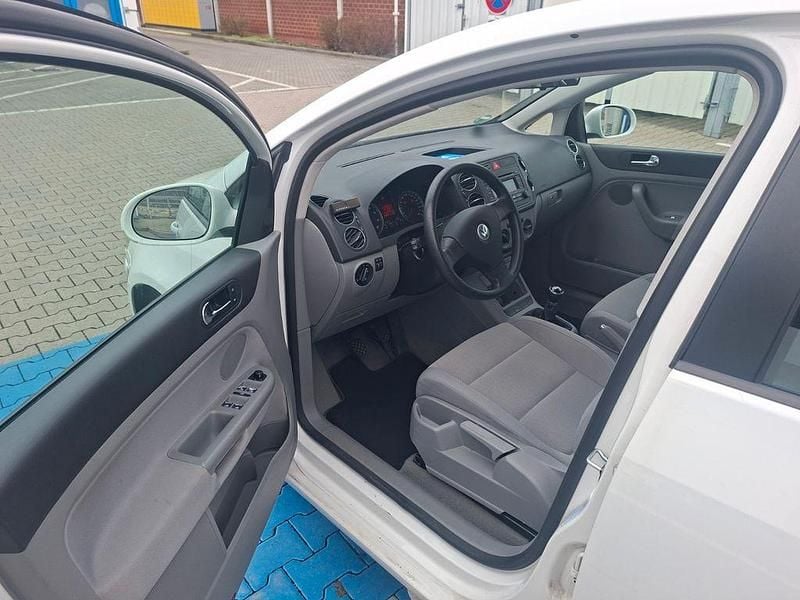 Gebraucht VW Golf Plus Cross 116 PS (85 kW) 2025 Weiß Van / Kleinbus