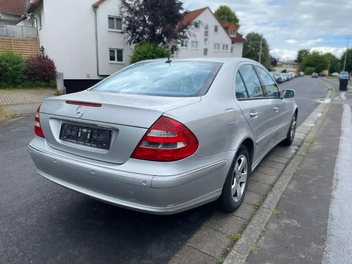 Gebraucht Mercedes E320 Avantgarde 224 PS (164 kW) 2004 Silber Limousine