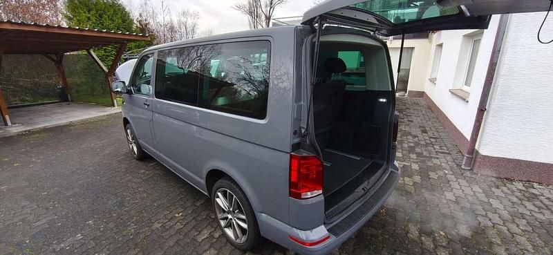 Gebraucht VW Multivan Trendline 150 PS (110 kW) 2021 Grau Van