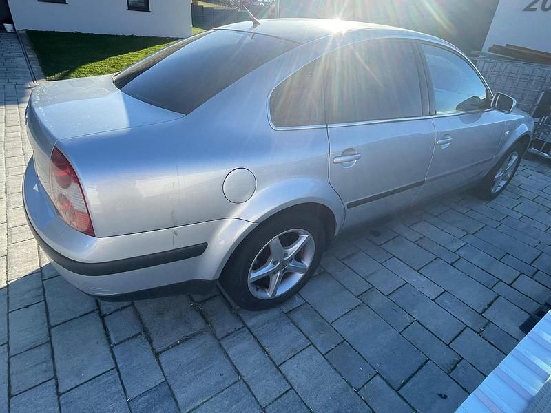 Gebraucht VW Passat 105 PS (77 kW) 2002 Silber Limousine