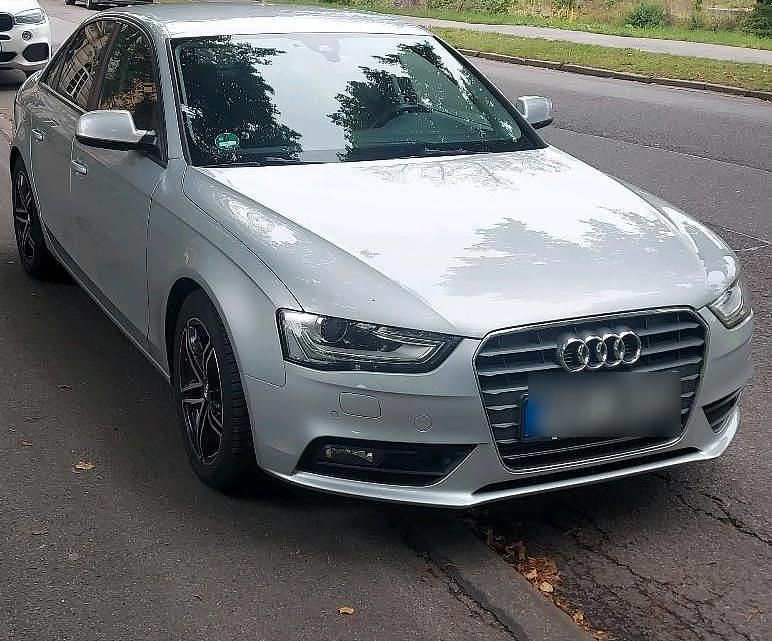 Silber Gebraucht 2012 Audi A4 Limousine | 11.000 € (Teuer) - Bild 1/4