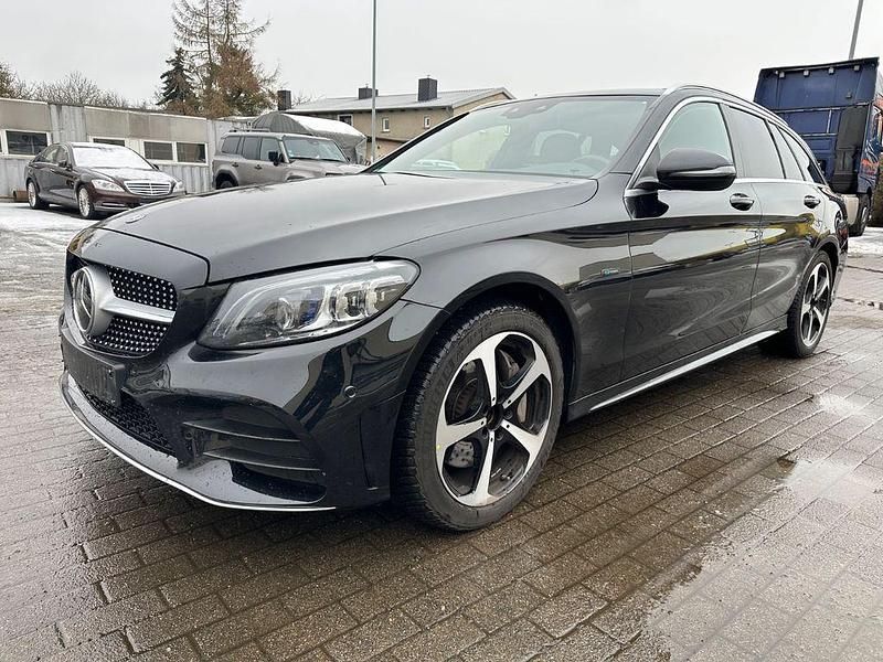 Schwarz Gebraucht 2020 Mercedes C300e AMG line Kombi | 19.900 € (Guter Preis) - Bild 1/4