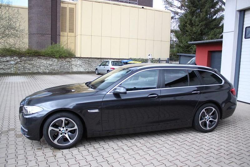 Gebraucht BMW 520 Performance 190 PS (139 kW) 2016 Grau Kombi