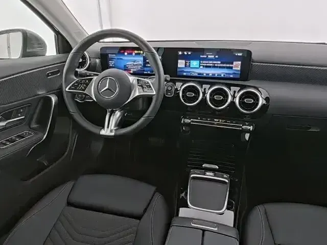 Gebraucht Mercedes A200 Progressive 177 PS (130 kW) 2024 Grau