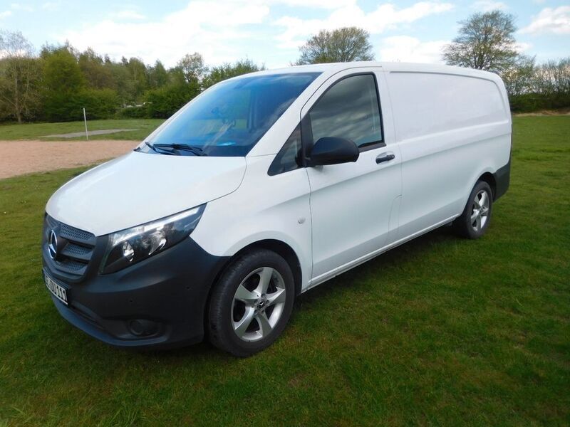 Weiß Gebraucht 2018 Mercedes Vito Van / Kleinbus | 20.999 € (Fairer Preis) - Bild 1/4