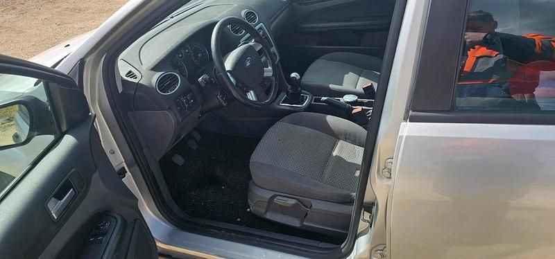 Second-hand Ford Focus 101 CP (74 kW) 2005 Argintiu Break