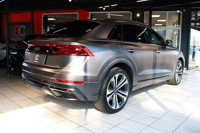 Gebraucht Audi Q8 S-Line 286 PS (210 kW) 2021 Grau SUV