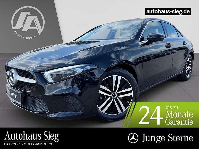 Kosmosschwarz Gebraucht 2021 Mercedes A200 Progressive Limousine | 28.794 € (Fairer Preis) - Bild 1/3