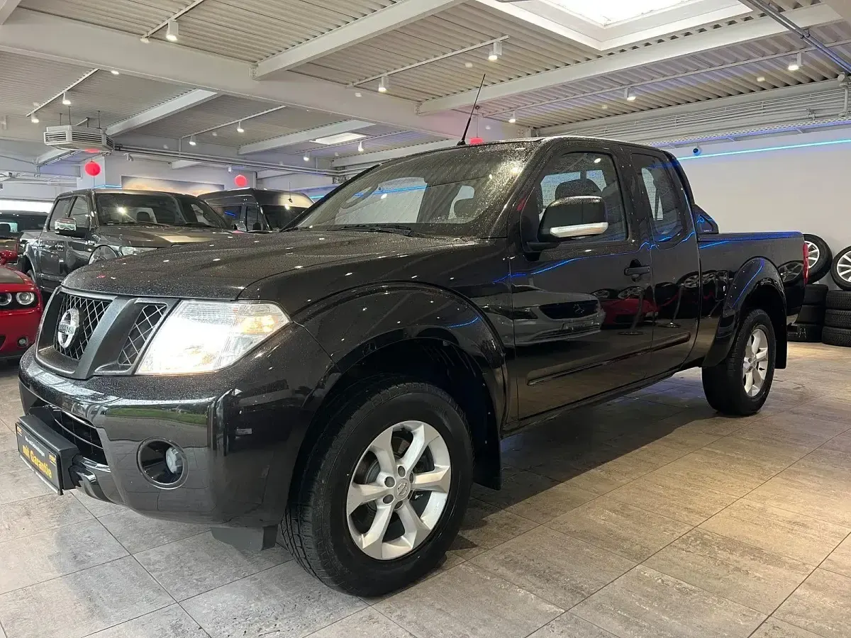 Gebraucht Nissan Navara XE 144 PS (105 kW) 2015 Schwarz Pickup