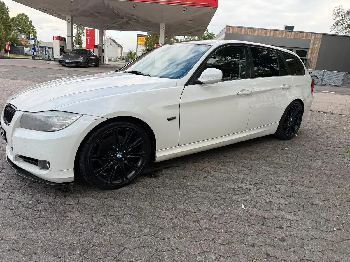 Gebraucht BMW 320 150 PS (110 kW) 2011 Weiß Kombi