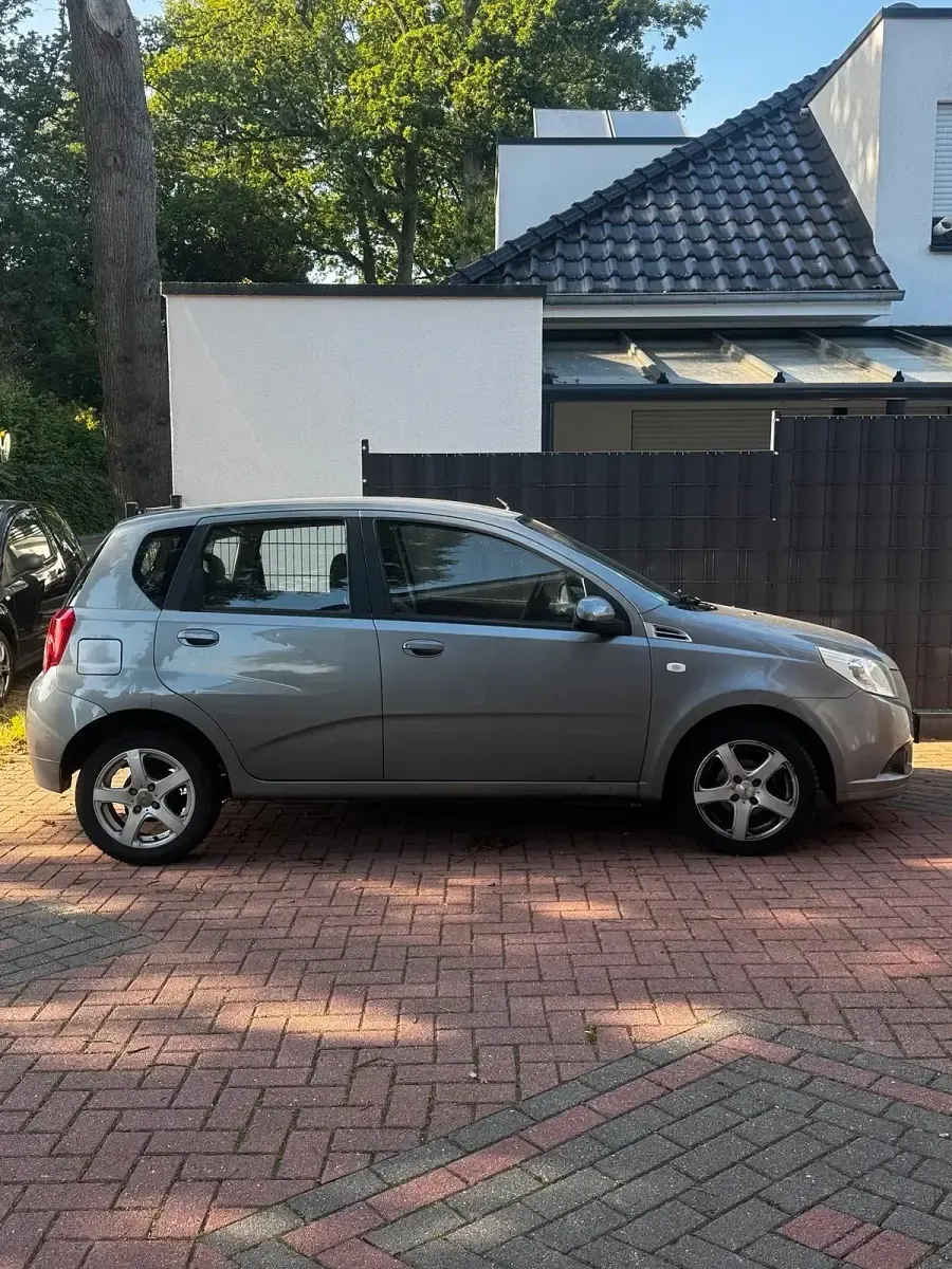 Gebraucht Chevrolet Aveo 84 PS (61 kW) 2010 Grau Kleinwagen