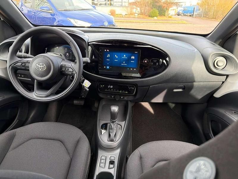 Neu Toyota Aygo Active 116 PS (85 kW) 2026 040 schneeweiß Kleinwagen